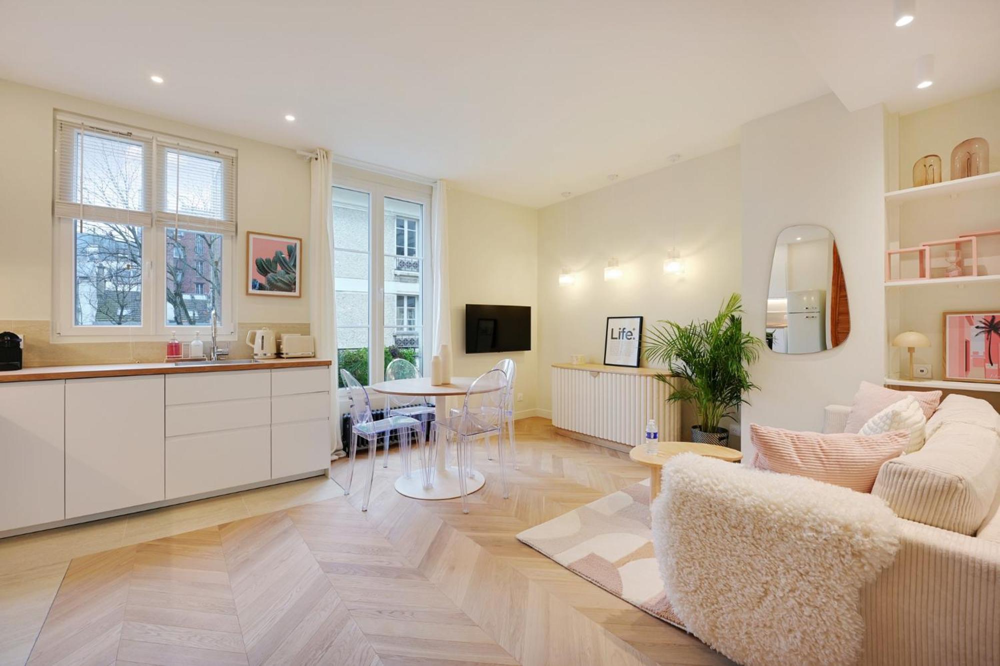 Comfy Suite By Les Maisons De Charloc Homes Boulogne-Billancourt Zewnętrze zdjęcie